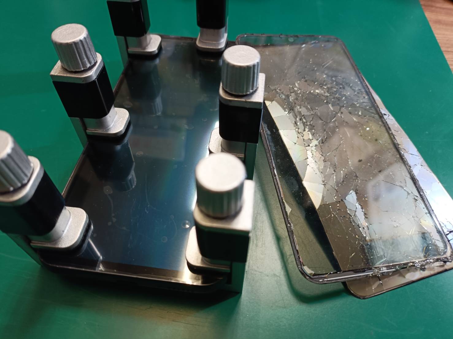 Galaxy A54 画面割れ修理です(^_-)-☆